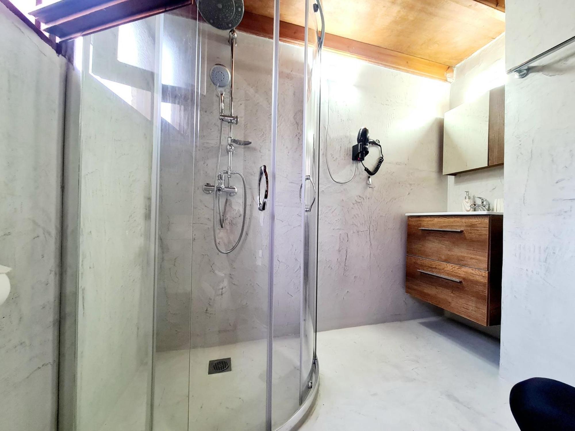 Shades Of Wood Old Town Apartment *