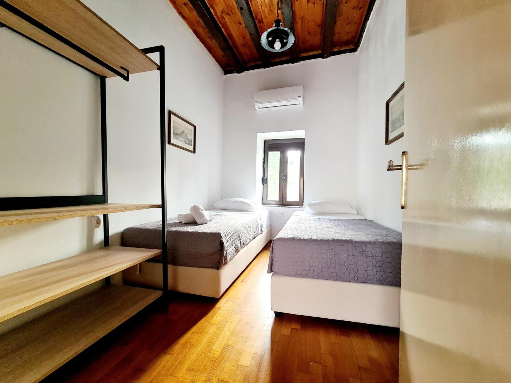 Shades Of Wood Old Town Apartment *